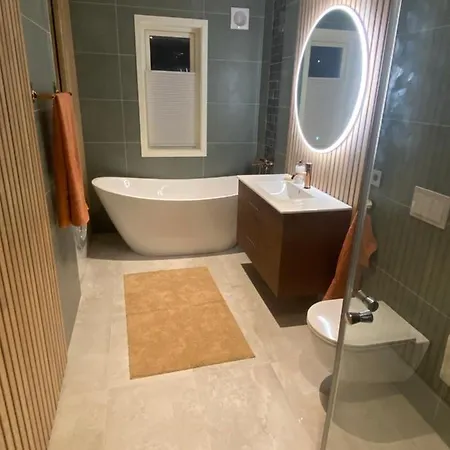 Lovely House On 1 Flat With 2 Terraces Villa *